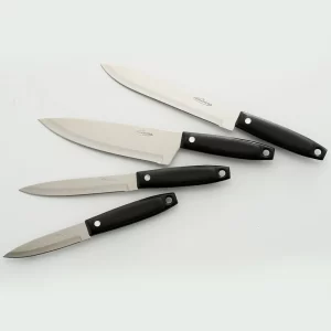 Encuentra en nuestra tienda virtual el Set de Cuchillos 4 piezas de acero inoxidable con tecnología Cryo Hard. Incluye cuchillo chef, cuchillo para pelar, cuchillo multiusos y cuchillo para frutas y verduras.